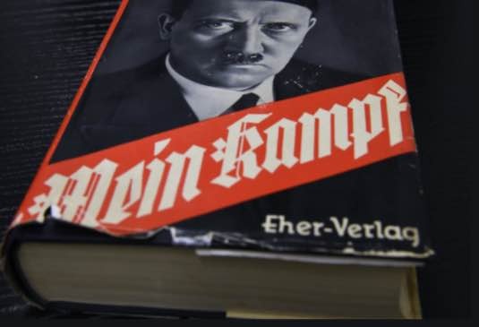 Scopri di più sull'articolo “Minecraft non Mein Kampf!” La verità sul video del regalo di Natale di Hitler in Francia